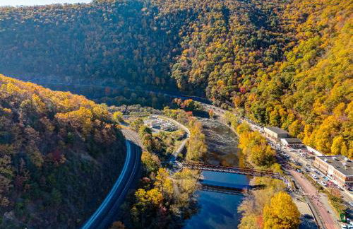 Spacious Broadway Home Downtown Western Modern Charm with parking - Photo 52