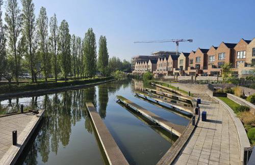 Luxury 1-Bed Apartment with balcony & Free parking - Photo 18