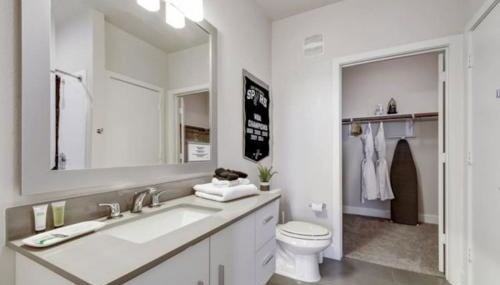 2BR Southtown Apartment FreeParking Wifi Pool Gym - Foto 5