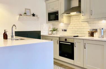 Boutique Chapel Apartment within City Walls - Photo 6