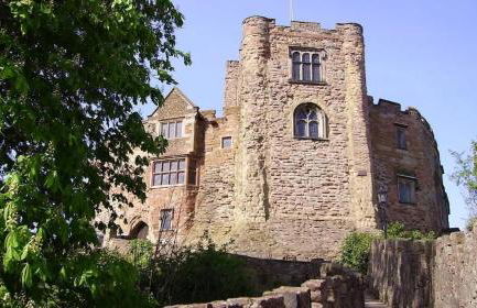 Halford House 3 Bed Town Centre Home from Home with Parking for 2 cars Prime Location Tamworth - Photo 37