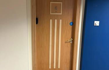 Large 2 bedroom 2 bathroom x6 person city center apartment with free underground parking - Foto 27