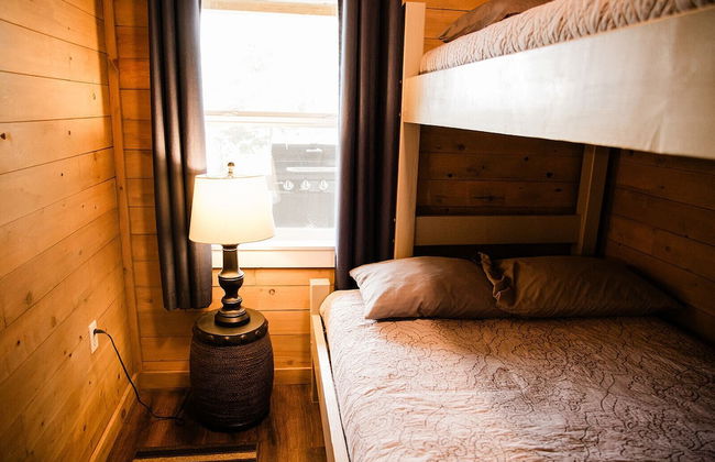 Portage Lakeside Cabins - Photo 26