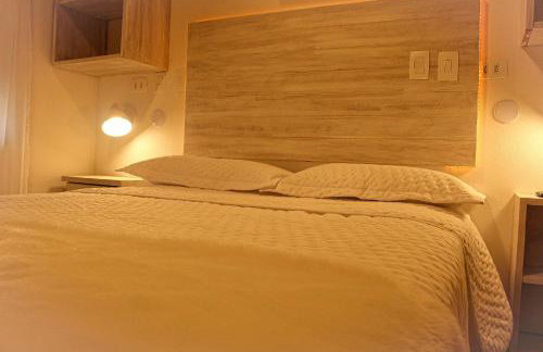 Casa d'Aroeira Residencial Boutique - Centro de Juqueí - Perto de Tudo - 2 quadras do Mar - Serviço de Praia - Roupa de Cama 600 fios algodão Egípcio - Tudo Novo - Estacionamento Interno - Cozinha - Consulte unidades com Ofurô Hidro e Cromoterapia - Foto 73