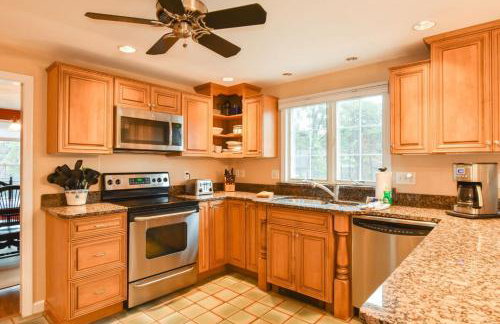 Beautiful Spacious Family Retreat w Pool - Foto 7