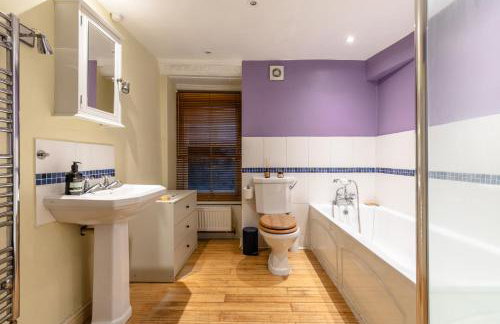 Stylish and Central Cottage Home in Montpelier - Foto 24