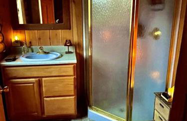 Romantic Nature Escape: Beautiful Log Cabin with Amazing Views and Hiking Trails Nearby in the White Mountains, New Hampshire - Foto 6