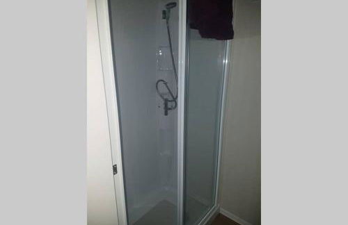 Deluxe 3 bedroomed caravan on Marton Mere with CH DG and decking - Photo 12