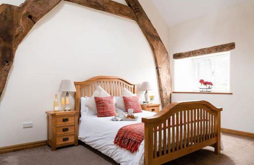 CRUCK BARN - Beautiful Renovated Barn within the Countryside - Photo 23