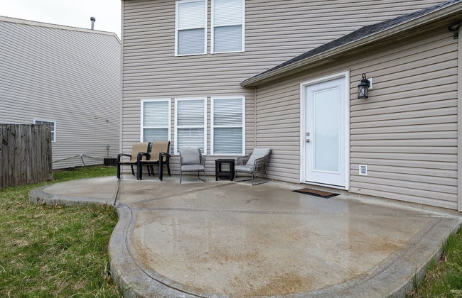 Spacious 4BR Home With Pool in Indianapolis - Foto 42