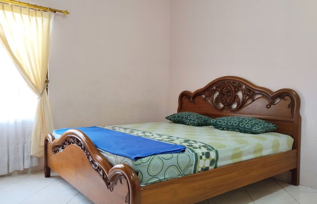 Villa Yustisia Curug 7 Cilember - Foto 14