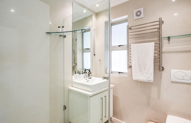 Extraordinary Stay in Mouille Point The Apartment - Photo 25