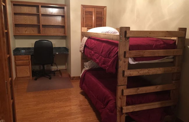 Family Friendly Lake House Located at Mid-west arm of Lake Fork - Photo 4