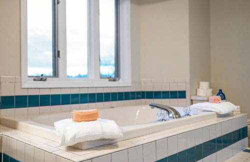 Huge Retreat w Alaska King, Pool & Jacuzzi Tub Indoor - Foto 48