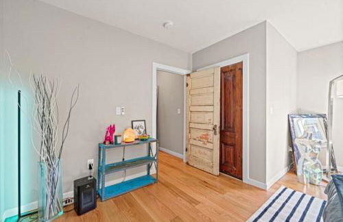 Designer Home, Walk to River - Foto 24