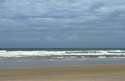 Cobertura pé na areia, 3 suítes e área externa - Foto 54
