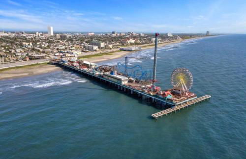 Coastal bungalow with huge yard, comfy deck and close to beach - Foto 44