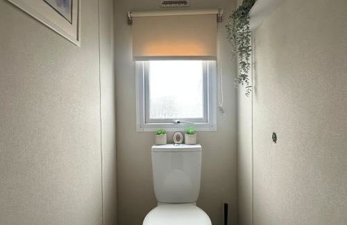 Harwich - Caravan - Sleeps 10 - Garden - Pool - Foto 6