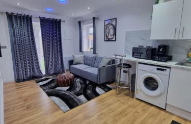 Very Cosy & Lovely 1 Bed Garden Apartment with side access, Suitable for Long Stay and Short Stay - Photo 13
