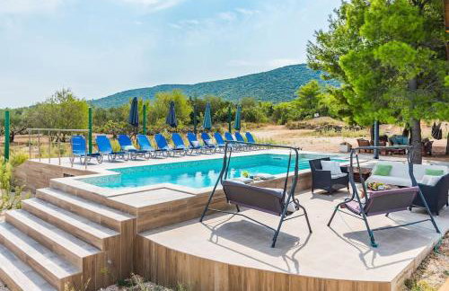 Cozy and Chic Little House with Pool Ivinj-2 - Foto 16