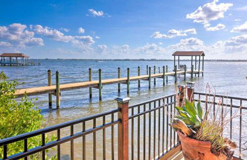 Riverfront Merritt Island Bungalow with Dock and Deck - Foto 18