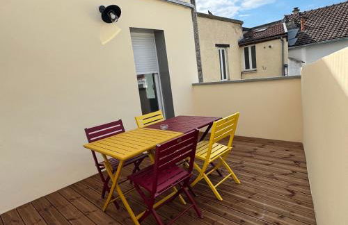 70m2 climatisé - Parking privé - Terrasse - 2 chambres - Lycée Roosevelt - Reims Arena - Foto 3