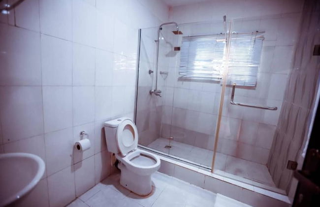 Stunning 2-bed Apartment in Lagos - Photo 9