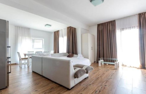 Gorgeous Home In Mravince With Sauna - Photo 28