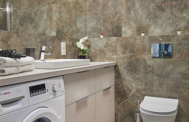 Metro Imielin 8th Floor Apartment - Photo 20