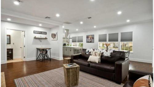 Experience Serenity in a 4BR3BA Downtown Home - Foto 5, Other
