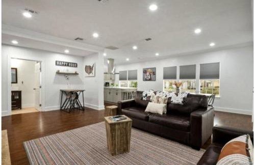 Experience Serenity in a 4BR3BA Downtown Home - Foto 5