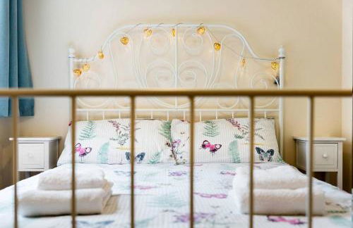 Bikki Apartments - 2 Bed - Free Parking - Own Entrance - Photo 11