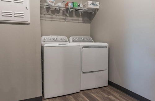 Spacious 2BR Suite Plus Patio Near Iowa State - Foto 5