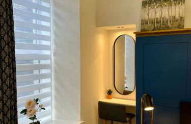 Central, Modern Apartment - Private Terrace - Dog Friendly - Photo 11