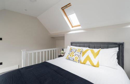 Skyvillion - COZY LARGE 4 & 1 Bed Apartments in London Enfield, Mins to Tube Station, Free Wi-Fi - Foto 45