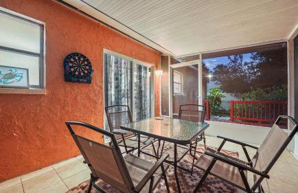 Sunny 3BR Oasis with Water View and Beach Gear Near Siesta - Foto 39