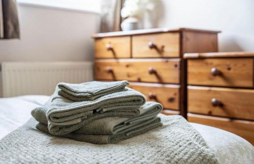 Charming 2 Bed Property - Photo 8