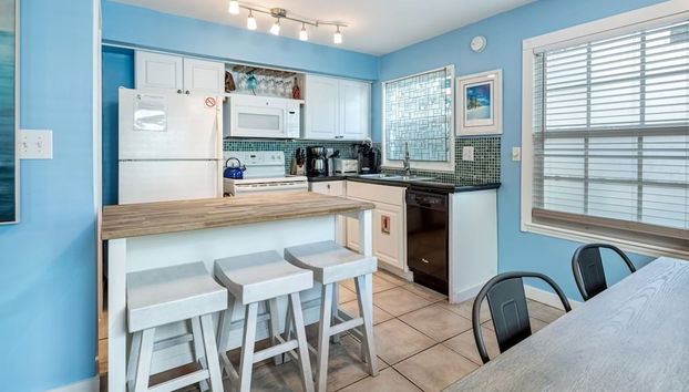 Road s End by Brightwild Steps to Duval St - Foto 5, Habitación