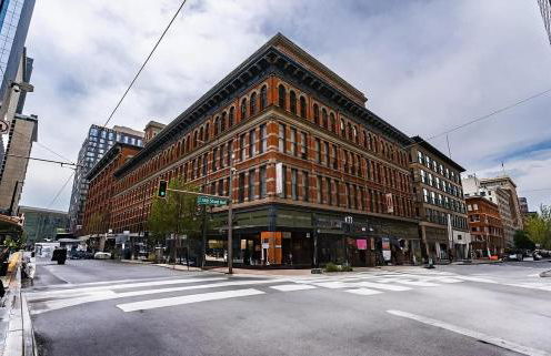 The Elevated Gallery - Historic Loft - Heart of Downtown - 98WalkScore - Foto 28