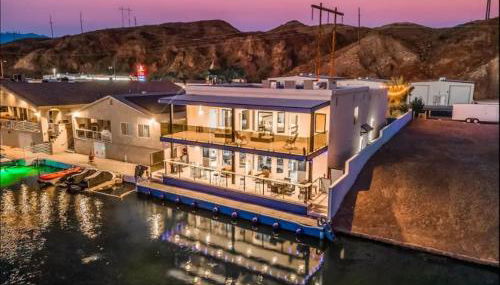 Chateau Bleu, Canal front Stunner - Foto 1