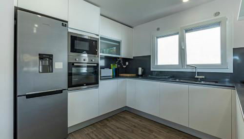 4 Bed Villa - Sleeps 8 - Pool - Garden - Parking - Foto 5