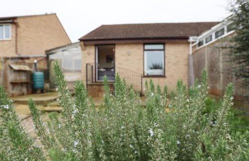 2 bed bungalow - Driveway Parking - Foto 6