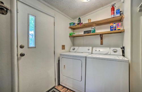 Cozy Hale Home Between Long and Loon Lakes! - Foto 14