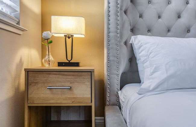 2BR Getaway Pool Gym Basketball Court Theater Access - Photo 23