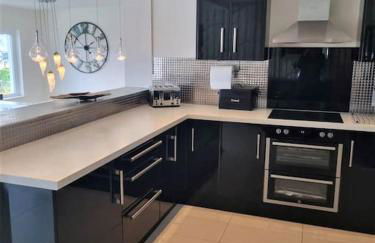 BRANTLEA Detached 4 Bed Home, Hot Tub, Lake View, Parking, Pet Friendly - Foto 11