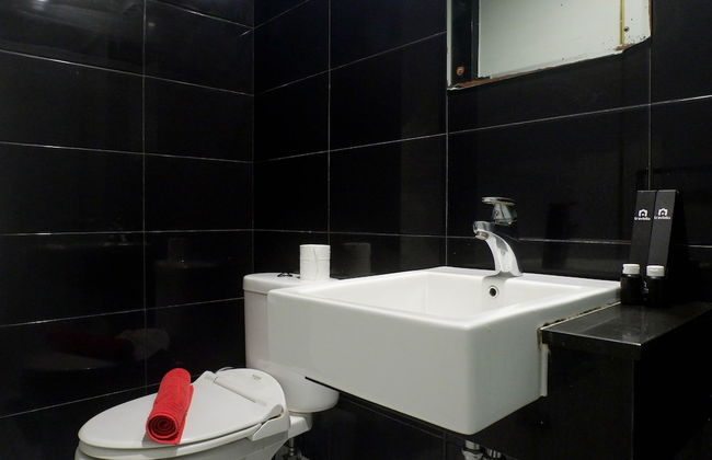 Classic Modern Studio Room Apartment at The Square Surabaya - Photo 10