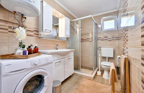 2 Bedroom Cozy Home In Gornja Ploscica - Foto 32