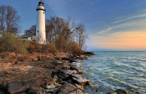 Lakeside Loft - Walk to Lighthouse County Park - Photo 23