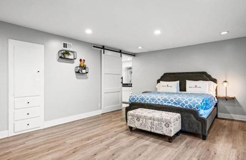 Serene Hilltop Oasis Above the City w Private Pool - Foto 44