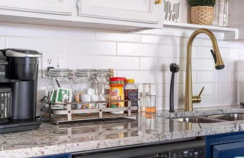 Southern Charm l 5BR l Sleeps 14 l A Location - Foto 12